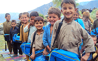 Example 1) Donating schoolbags to children in Afghanistan